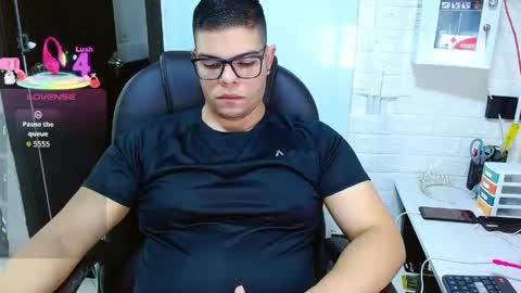Snapshot of realjoel chatting on May 27, 12:35 pm Joel online show from May 27, 12:35 pm