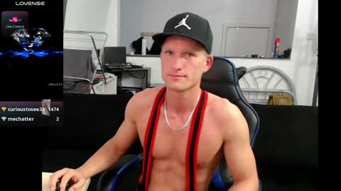 Snapshot of reallyman7 chatting on December 19, 6:12 am Ask me online show from December 19, 6:12 am