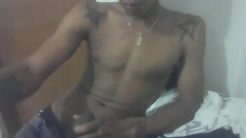 Snapshot of realmenol24k chatting on February 14, 4:31 am SexyFlacko online show from February 14, 4:31 am