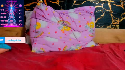 Snapshot of realsquirter chatting on December 22, 6:17 am realsquirter online show from December 22, 6:17 am