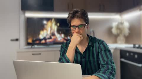 Snapshot of realsupermichael chatting on February 16, 6:43 pm AliceEve online show from February 16, 6:43 pm