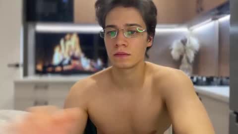 Snapshot of realsupermichael chatting on February 27, 6:42 pm AliceEve online show from February 27, 6:42 pm