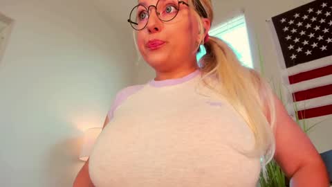 Snapshot of realtoxxxmaria chatting on February 5, 4:14 pm Maria Realto online show from February 5, 4:14 pm