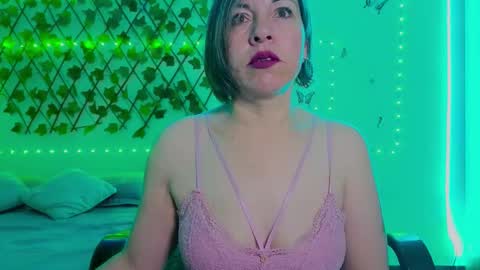 Rebbeca online show from November 5, 10:26 am