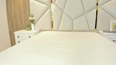 Snapshot of rebeca_brown_ chatting on October 17, 11:24 am Rebeca online show from October 17, 11:24 am