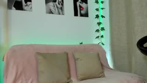 Rebeca Marchetti online show from April 28, 9:31 pm