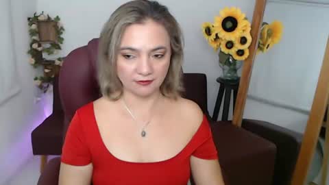 Snapshot of rebeca_milf chatting on June 19, 1:48 pm REBECA online show from June 19, 1:48 pm