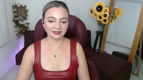 Snapshot of rebeca_milf chatting on June 24, 4:28 pm REBECA online show from June 24, 4:28 pm