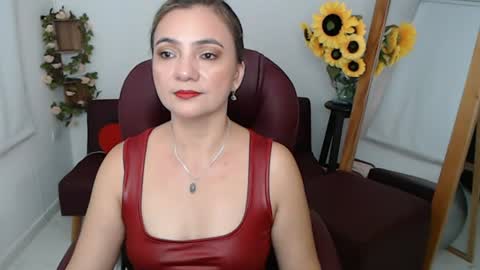Snapshot of rebeca_milf chatting on June 29, 3:56 pm REBECA online show from June 29, 3:56 pm