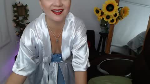 Snapshot of rebeca_milf chatting on July 4, 2:45 pm REBECA online show from July 4, 2:45 pm