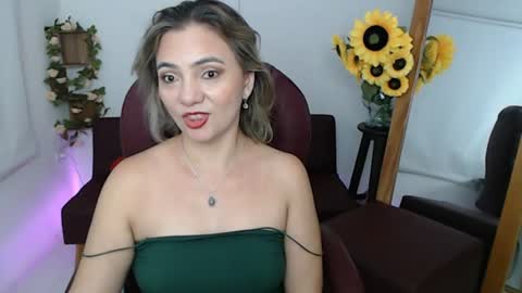Snapshot of rebeca_milf chatting on July 6, 3:03 pm REBECA online show from July 6, 3:03 pm