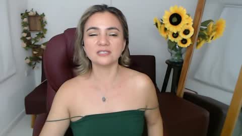 Snapshot of rebeca_milf chatting on July 14, 12:46 am REBECA online show from July 14, 12:46 am