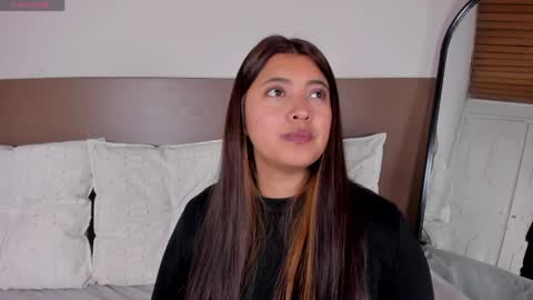 Snapshot of rebeca_williams_ chatting on June 5, 10:54 am Rebeca Williams online show from June 5, 10:54 am