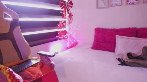 Snapshot of rebecah_1 chatting on December 16, 12:54 pm Rebeca online show from December 16, 12:54 pm