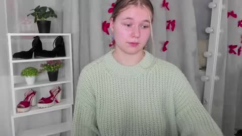 rebecca_____ online show from February 10, 12:30 am