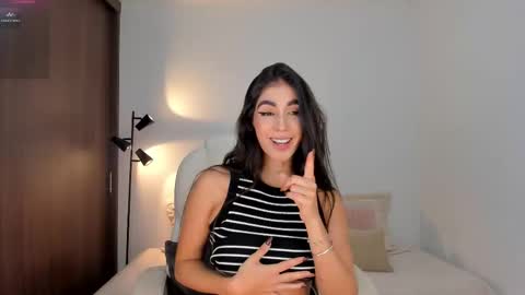 Snapshot of rebeccabaxter chatting on November 9, 12:09 am Rebecca online show from November 9, 12:09 am