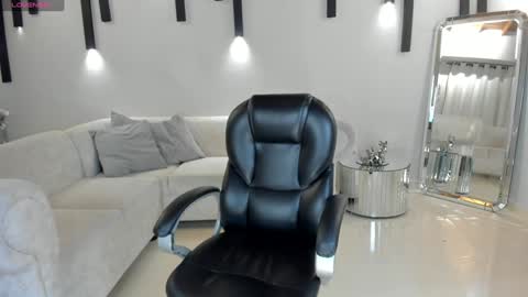 Snapshot of rebeccahudson_ chatting on January 20, 4:43 am Rebe online show from January 20, 4:43 am