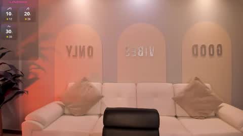 Snapshot of rebeccahudson_ chatting on November 21, 7:34 pm Rebe online show from November 21, 7:34 pm