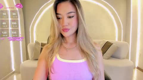 Snapshot of rebeccahudson_ chatting on May 8, 8:47 pm Rebe online show from May 8, 8:47 pm