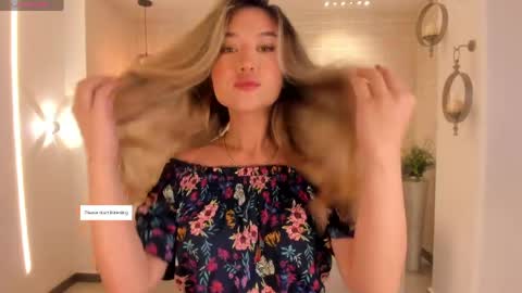 Snapshot of rebeccahudson_ chatting on May 9, 11:04 am Rebe online show from May 9, 11:04 am