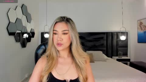 Snapshot of rebeccahudson_ chatting on June 15, 6:32 pm Rebe online show from June 15, 6:32 pm