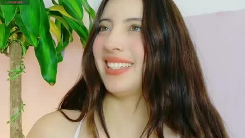 rebeccawhite_meow online show from June 7, 7:17 pm