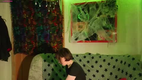 Snapshot of reborn_elf chatting on October 31, 4:30 pm Lara online show from October 31, 4:30 pm