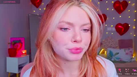 Snapshot of red__candy chatting on March 6, 3:52 pm red__candy online show from March 6, 3:52 pm