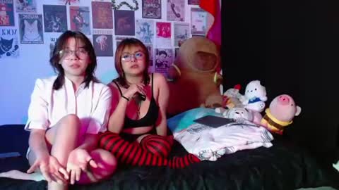 Snapshot of red_cherry2 chatting on June 19, 7:34 am red_cherry2 online show from June 19, 7:34 am