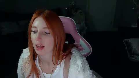 Snapshot of red_firesquirt chatting on December 12, 2:33 pm Red -  online show from December 12, 2:33 pm