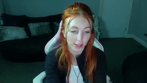 Snapshot of red_firesquirt chatting on December 18, 2:17 pm Red -  online show from December 18, 2:17 pm