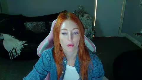 Snapshot of red_firesquirt chatting on December 19, 2:35 pm Red -  online show from December 19, 2:35 pm