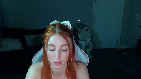 Snapshot of red_firesquirt chatting on December 23, 9:40 pm Red -  online show from December 23, 9:40 pm