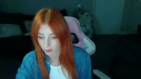 Snapshot of red_firesquirt chatting on December 24, 1:06 pm Red -  online show from December 24, 1:06 pm