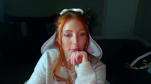 Snapshot of red_firesquirt chatting on January 21, 10:51 pm Red -  online show from January 21, 10:51 pm