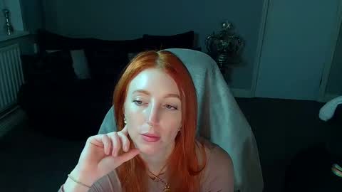 Snapshot of red_firesquirt chatting on January 28, 9:40 pm Red -  online show from January 28, 9:40 pm