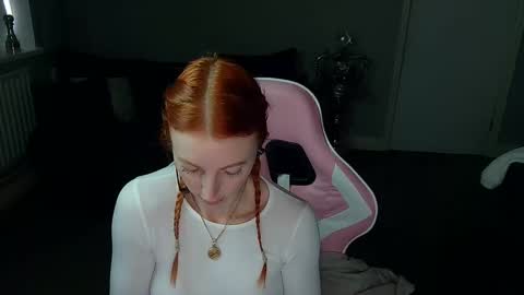 Snapshot of red_firesquirt chatting on January 29, 2:32 pm Red -  online show from January 29, 2:32 pm