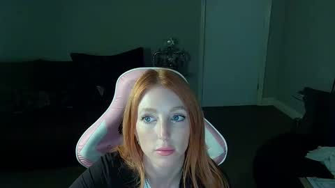 Snapshot of red_firesquirt chatting on September 22, 9:28 pm Red -  online show from September 22, 9:28 pm