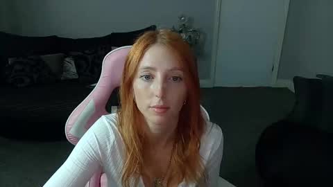 Snapshot of red_firesquirt chatting on October 8, 2:04 pm Red -  online show from October 8, 2:04 pm