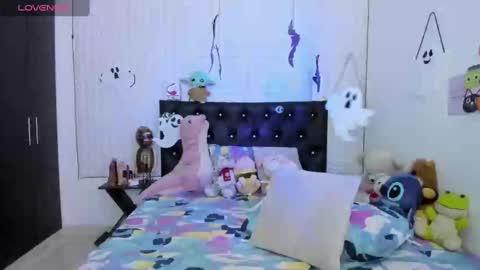 Snapshot of red_girlofficial chatting on October 21, 2:56 am Taliana online show from October 21, 2:56 am