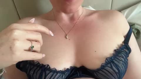 Snapshot of red_head_rosie_69 chatting on May 29, 7:01 pm Rosie online show from May 29, 7:01 pm