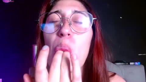 Snapshot of red_moonn chatting on June 19, 7:01 am IG OF red moonn online show from June 19, 7:01 am