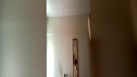Snapshot of red_room420 chatting on June 13, 7:39 am red_room420 online show from June 13, 7:39 am