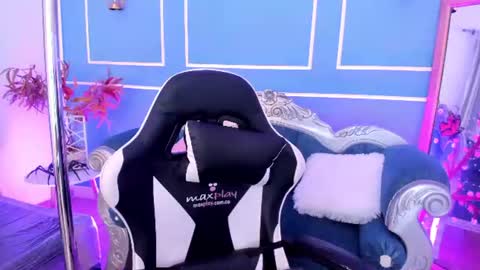     online show from June 20, 11:13 am