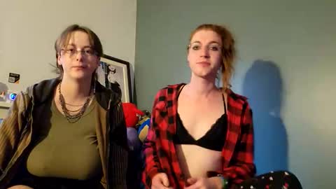 Snapshot of red_verna18 chatting on May 11, 1:22 am red_verna18 online show from May 11, 1:22 am