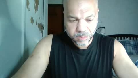 Snapshot of redbone441 chatting on March 20, 4:28 am Redbone online show from March 20, 4:28 am