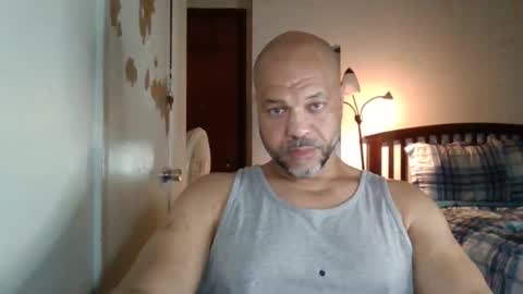Snapshot of redbone441 chatting on April 4, 2:21 am Redbone online show from April 4, 2:21 am