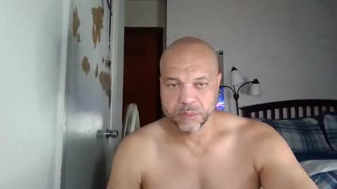 Snapshot of redbone441 chatting on April 11, 7:45 am Redbone online show from April 11, 7:45 am