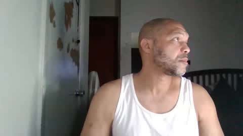 Snapshot of redbone441 chatting on April 14, 10:43 am Redbone online show from April 14, 10:43 am