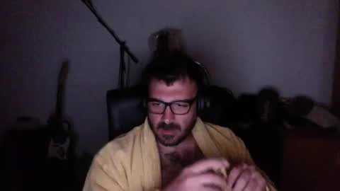 Snapshot of redbonezzzz chatting on April 6, 6:53 pm redbonezzzz online show from April 6, 6:53 pm